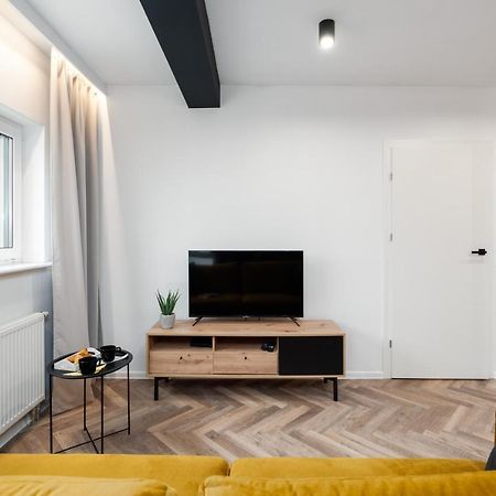 Loft Style Apartment Opienskiego Close To The Zurawiniec Nature Reserve By Noclegi Renters ポズナン エクステリア 写真