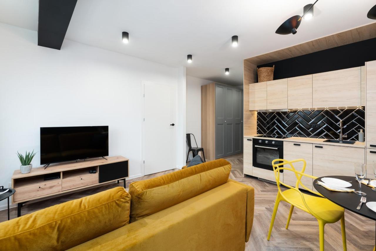 Loft Style Apartment Opienskiego Close To The Zurawiniec Nature Reserve By Noclegi Renters ポズナン エクステリア 写真