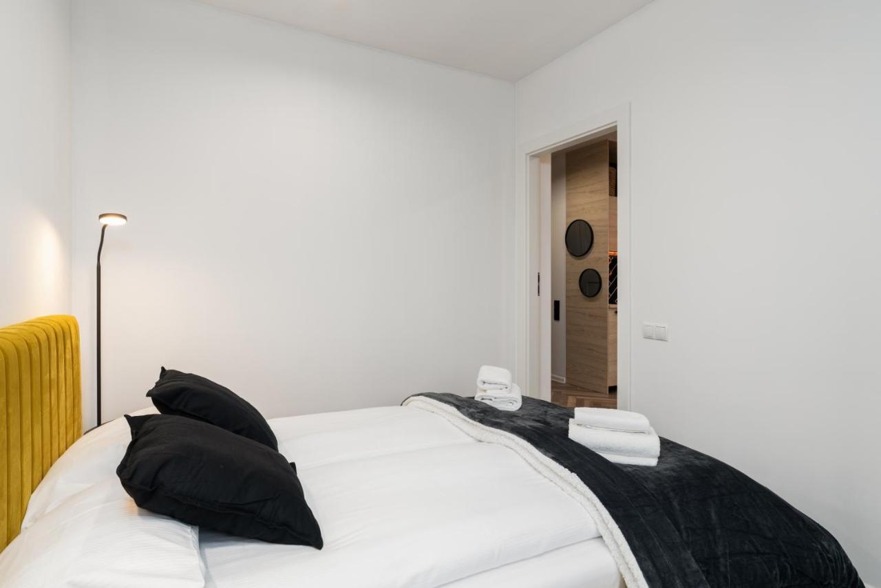 Loft Style Apartment Opienskiego Close To The Zurawiniec Nature Reserve By Noclegi Renters ポズナン エクステリア 写真