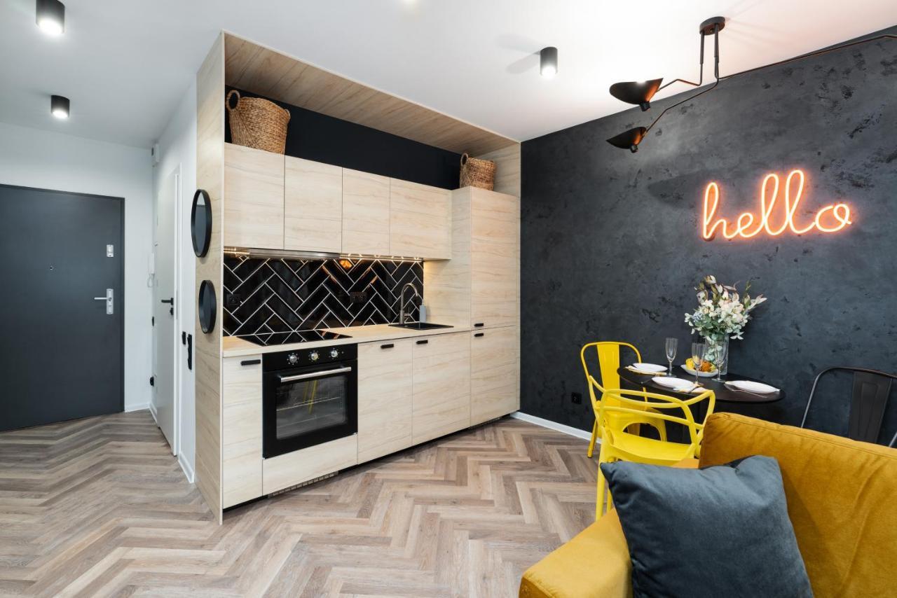 Loft Style Apartment Opienskiego Close To The Zurawiniec Nature Reserve By Noclegi Renters ポズナン エクステリア 写真